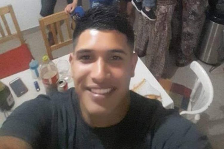 Mataron a balazos en la cabeza a un joven que esperaba la combi para ir a trabajar Mataron a balazos en la cabeza a un joven que esperaba la combi para ir a trabajar