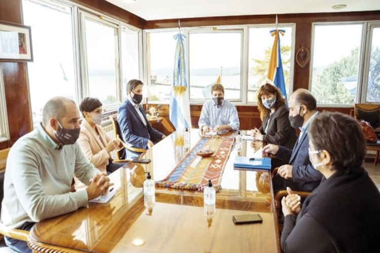 Ministro confirmo clases presenciales y sin necesidad de vacunar a docentes Ministro confirmo clases presenciales y sin necesidad de vacunar a docentes