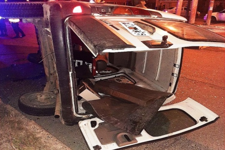 Vuelco de utilitario, conductor en estado de ebriedad