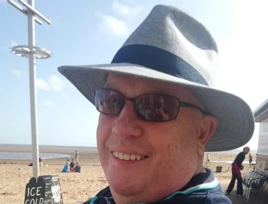 Un hombre se acostó con un dolor estomacal y murió de coronavirus