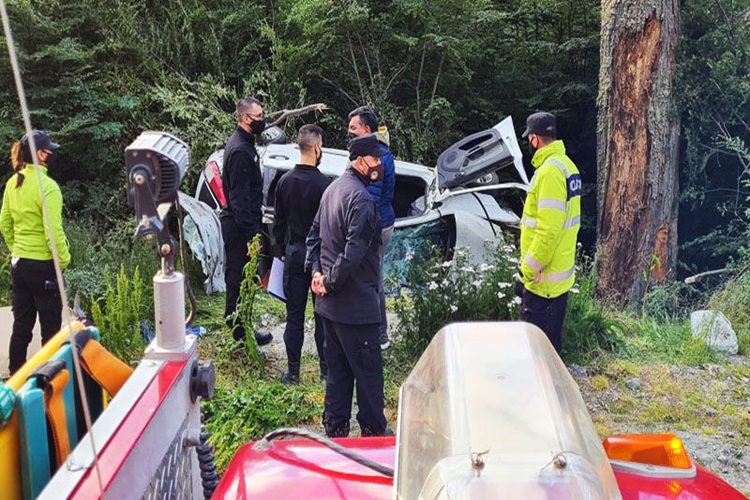 Vuelco fatal en la Ruta 3, sigue grave el unico sobreviviente