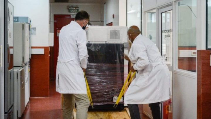 Argentina adquirió la primera máquina en Sudamérica que monitorea mutaciones de Covid-19.