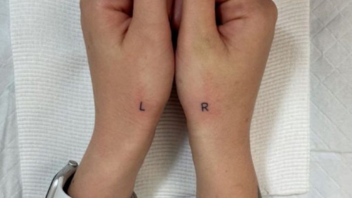 Se tatuó las manos ¡para poder distinguir la izquierda de la derecha!