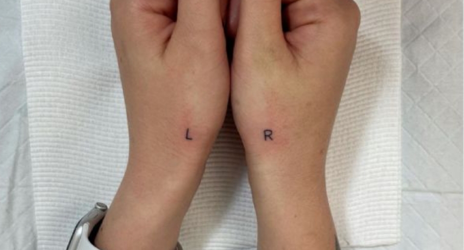 Se tatuó las manos ¡para poder distinguir la izquierda de la derecha!