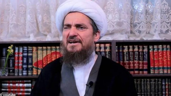 «No se acerquen a los vacunados porque se convirtieron en homosexuales»