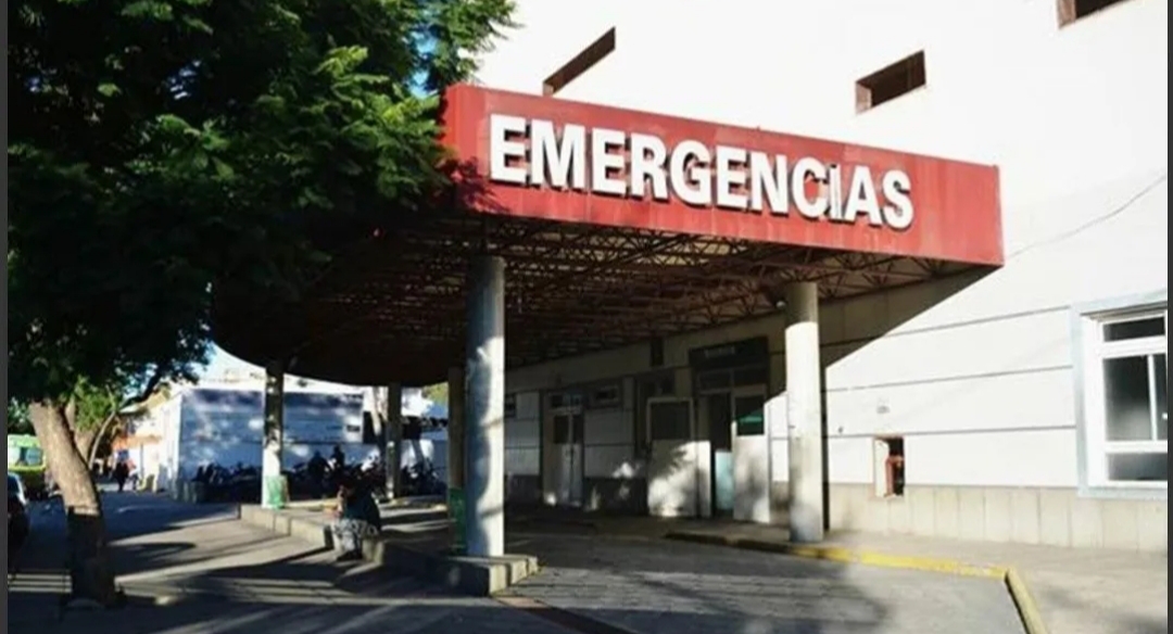 Le negaron atención médica y cayó muerto en la vereda del hospital que no lo recibió