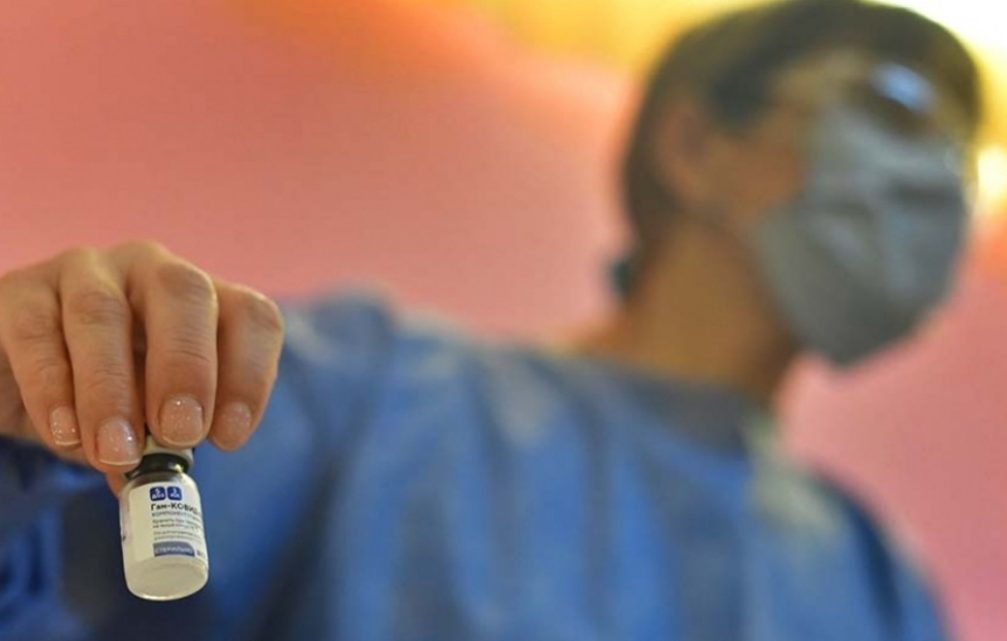 Llegan 580.000 vacunas procedentes de India y comenzará la inmunización a mayores de 70