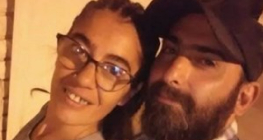Su pareja la apuñaló 27 veces, fingió su muerte y se salvó