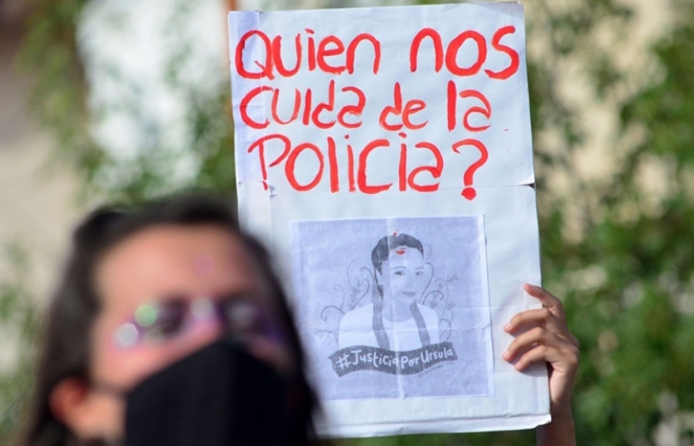 Buscan agravar las penas a funcionarios que tarden en tomar denuncias por violencia de género Buscan agravar las penas a funcionarios que tarden en tomar denuncias por violencia de género