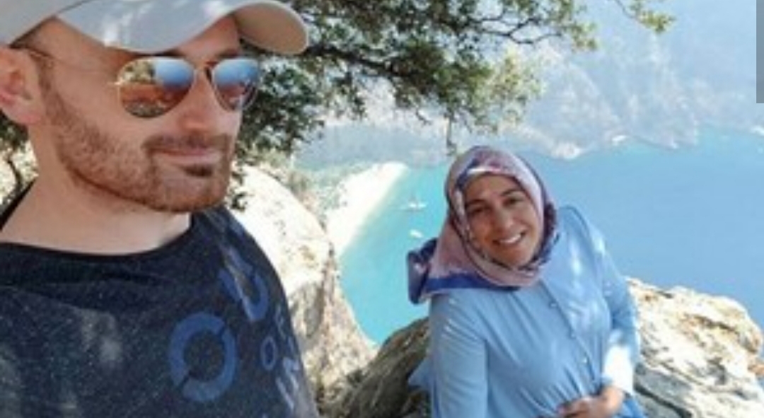 Empujó a su esposa embarazada de un precipicio para cobrar un seguro de $57 mil dólares Empujó a su esposa embarazada de un precipicio para cobrar un seguro de $57 mil dólares