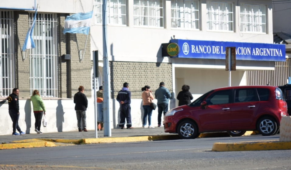 Insólito falló de sistema del Banco Nación afectó los saldos en las cuentas y duplicó débitos Insólito falló de sistema del Banco Nación afectó los saldos en las cuentas y duplicó débitos