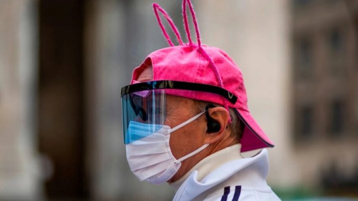 Coronavirus: en Nueva York recomiendan usar dos barbijos