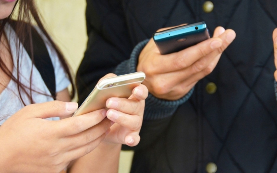 Dos empresas de telefonía celular deberán devolver el dinero que cobraron de más a los usuarios en enero