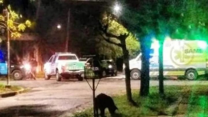 Tragedia en Bella Vista: murió electrocutado al orinar contra un poste
