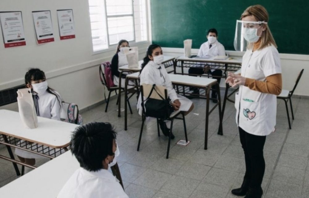 Abrieron la inscripción para vacunar a personal de establecimientos educativos del país