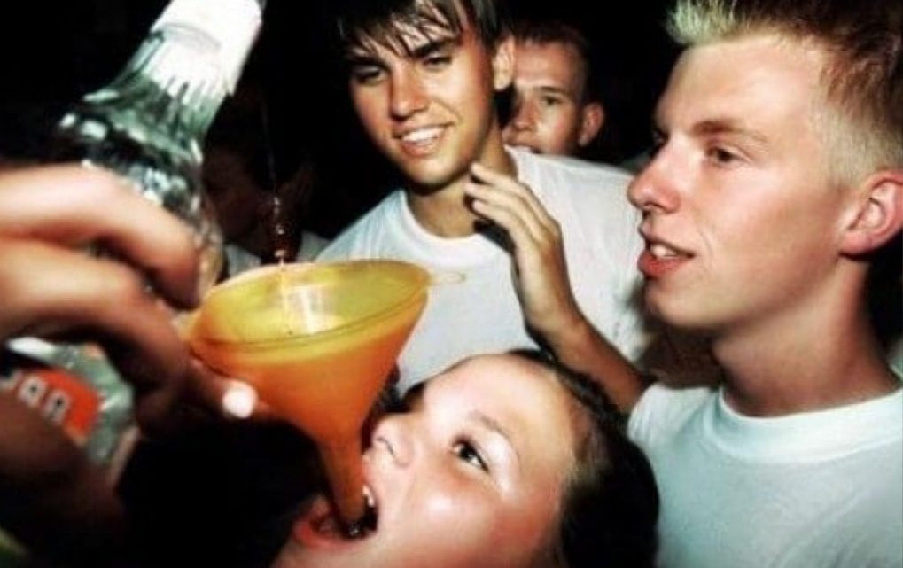 ALARMANTE: Advierten que jóvenes de 13 años ya son adictos al alcohol en Río Grande ALARMANTE: Advierten que jóvenes de 13 años ya son adictos al alcohol en Río Grande