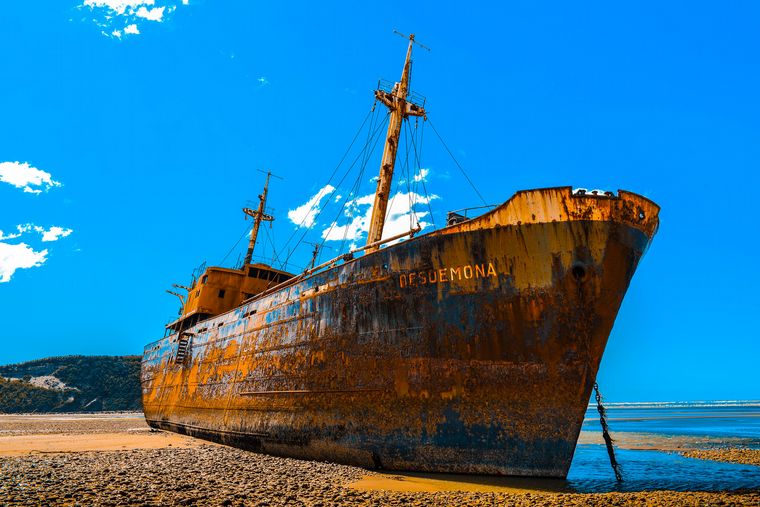 El buque que naufragó en Tierra del Fuego y atrae al turismo