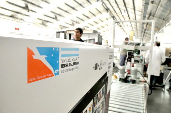 Fábricas vuelven a producir al total de su capacidad Fábricas vuelven a producir al total de su capacidad