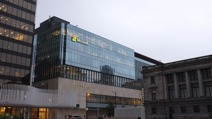 El Presidente de Microsoft apoyó la ley que obliga a Google y Facebook a abonarle a los medios de comunicación