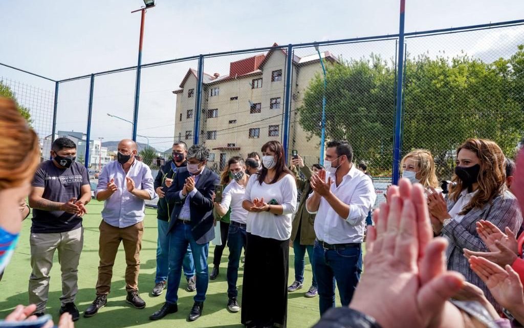 USHUAIA: EL CONCEJAL BRANCA CELEBRÓ LAS OBRAS PARA EL MACIZO KyD Y LA PARTICIPACION DE VECINOS Y VECINAS EN LA CONSTRUCCIÓN DE SUS VIVIENDAS USHUAIA: EL CONCEJAL BRANCA CELEBRÓ LAS OBRAS PARA EL MACIZO KyD Y LA PARTICIPACION DE VECINOS Y VECINAS EN LA CONSTRUCCIÓN DE SUS VIVIENDAS