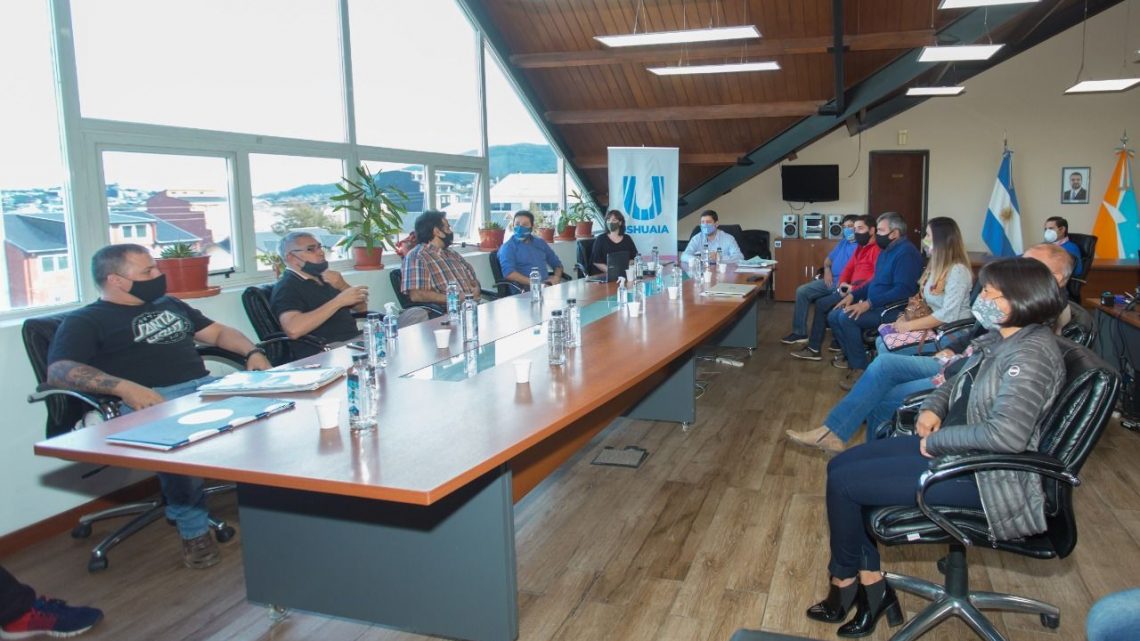 VUOTO Y LOS SINDICATOS MUNICIPALES ACORDARON UN AUMENTO DEL 30% PARA LOS TRABAJADORES Y UN MINIMO DE $70.000 PARA LAS CATEGORÍAS MÁS BAJAS