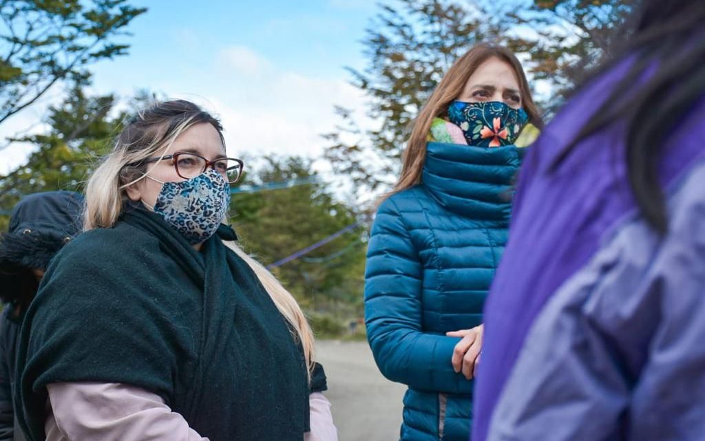 USHUAIA: LA MUNICIPALIDAD SE REUNIÓ CON VECINOS DE LOS BARRIOS 2 Y 3 BANDERAS, RAÍCES Y LA CIMA USHUAIA: LA MUNICIPALIDAD SE REUNIÓ CON VECINOS DE LOS BARRIOS 2 Y 3 BANDERAS, RAÍCES Y LA CIMA
