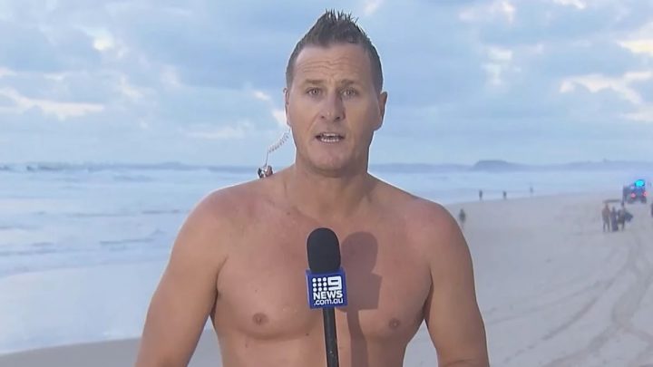 Un meteorólogo se metió al mar en pleno móvil para rescatar a una persona y sacó un cadáver