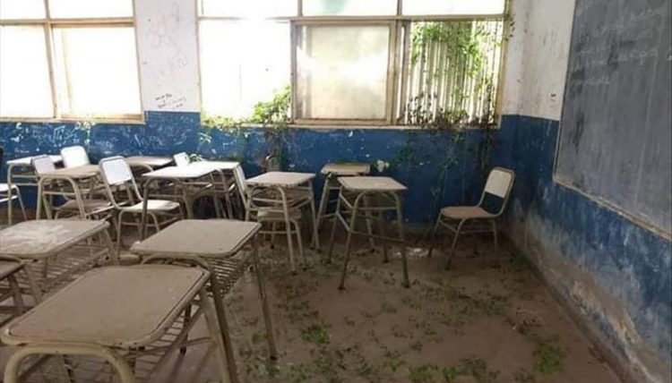 Una escuela fue víctima del abandono y las malezas la usurparon