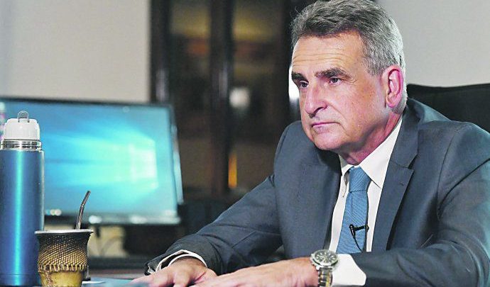 PAPELÓN INTERNACIONAL: MELELLA CRITICÓ LA PRESENCIA DE UN SUBMARINO QUE ESTÁ EN AGUAS INTERNACIONALES Y NO TIENE OJIVAS NUCLEARES