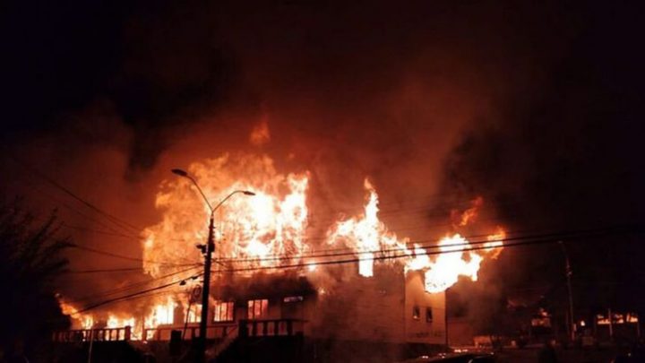 Chile: Prendieron fuego la municipalidad de Panguipulli tras el asesinato de un malabarista a manos de Carabineros