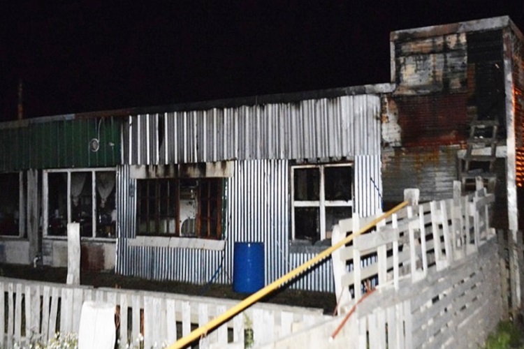 Incendio en la madrugada, una mujer logro escapar de las llamas Incendio en la madrugada, una mujer logro escapar de las llamas