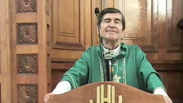 Un obispo advirtió que usar el tapabocas “es no confiar en Dios”
