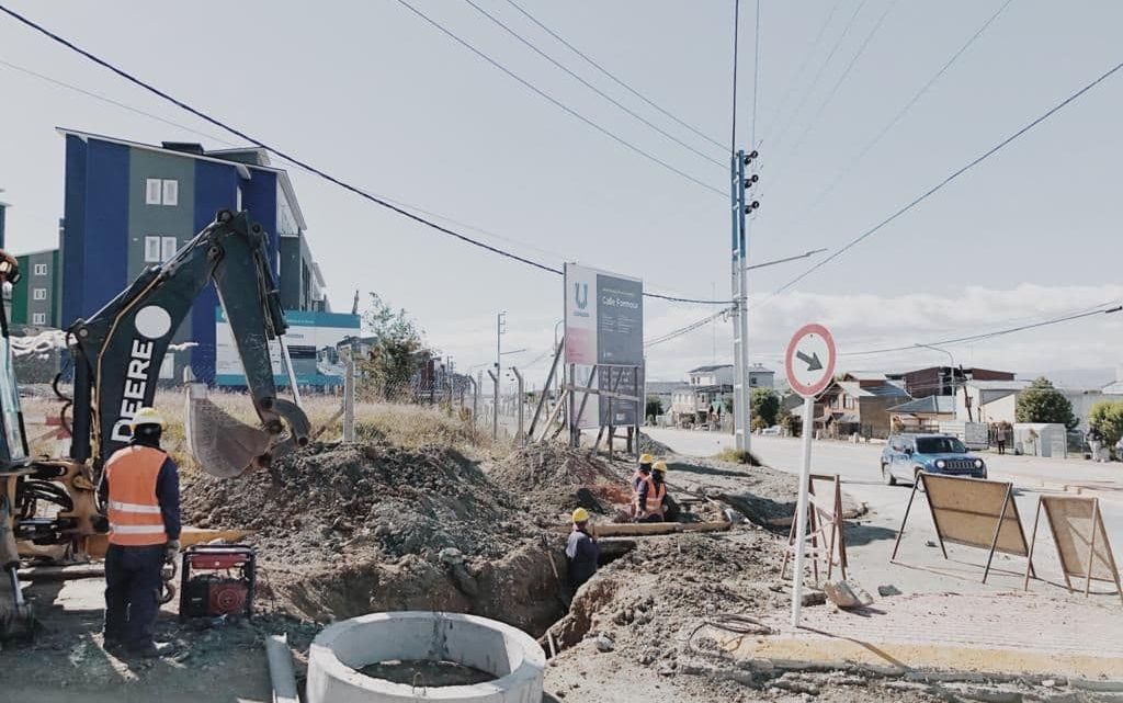 INICIARON LOS TRABAJOS DE RED PLUVIAL EN LA OBRA DE PAVIMENTACIÓN DE LA CALLE FORMOSA DE ACUERDO AL PLAN DE LA MUNICIPALIDAD DE USHUAIA