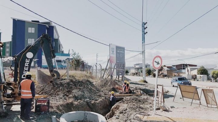 INICIARON LOS TRABAJOS DE RED PLUVIAL EN LA OBRA DE PAVIMENTACIÓN DE LA CALLE FORMOSA DE ACUERDO AL PLAN DE LA MUNICIPALIDAD DE USHUAIA