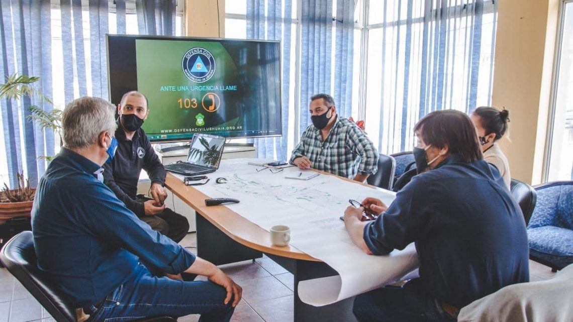 LA MUNICIPALIDAD DE USHUAIA COORDINA ACCIONES PARA CAPACITACIONES Y SIMULACROS DE EMERGENCIAS SÍSMICAS LA MUNICIPALIDAD DE USHUAIA COORDINA ACCIONES PARA CAPACITACIONES Y SIMULACROS DE EMERGENCIAS SÍSMICAS