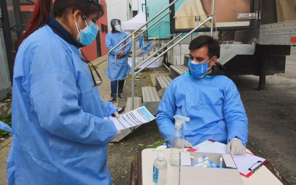 LA MUNICIPALIDAD DE USHUAIA REALIZÓ EL HISOPADO A DOCENTES DE ESCUELAS EXPERIMENTALES LA MUNICIPALIDAD DE USHUAIA REALIZÓ EL HISOPADO A DOCENTES DE ESCUELAS EXPERIMENTALES