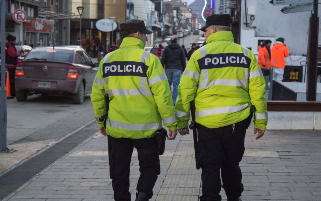 ADELANTO – La Policía dispondrá de un aumento del 70% al básico y se cobrará con los haberes de marzo