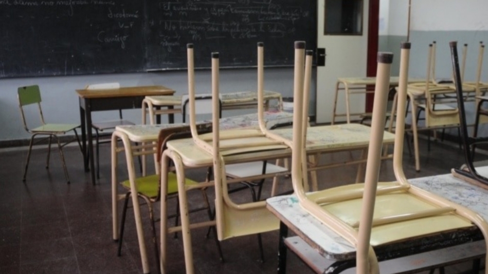 Directores de escuelas públicas emitieron una carta adhiriendo al paro, pero con críticas a Gobierno y al SUTEF Directores de escuelas públicas emitieron una carta adhiriendo al paro, pero con críticas a Gobierno y al SUTEF