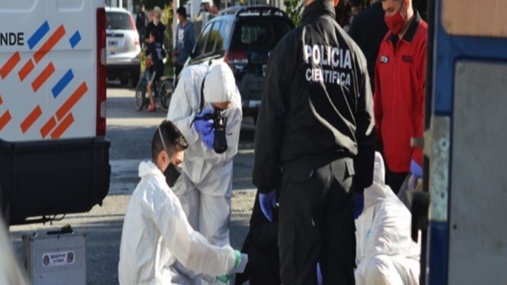 Un hombre se descompenso y murió en la via publica