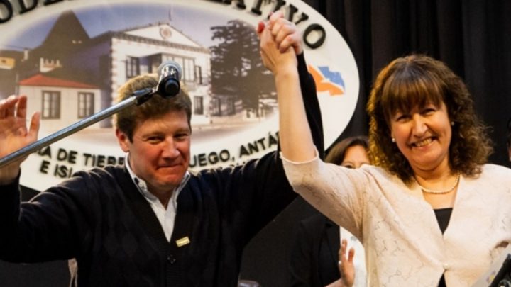 Nuevo aumento salarial para gobernador, legisladores y plantas politicas