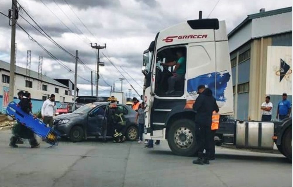 Choque con una conductora trasladada al Hospital