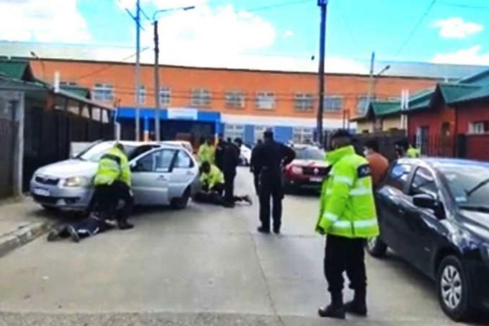 Persecución policial tres detenidos, allanamiento y un efectivo atropellado
