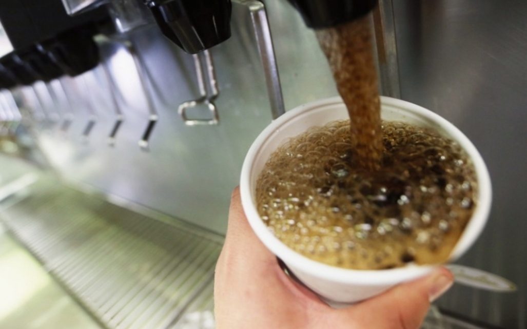 El 27% de los casos de obesidad en niños y adolescentes se deben al consumo de bebidas azucaradas
