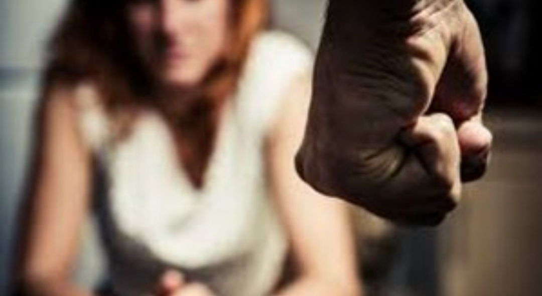 Una chica de 19 años perdió un embarazo de 5 meses por los golpes de su pareja