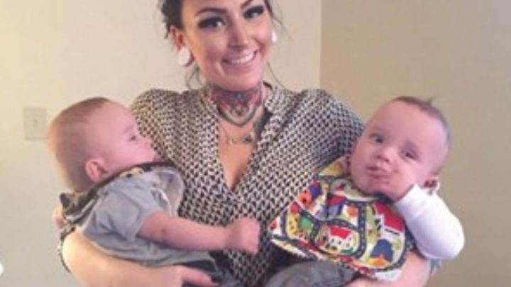 Una madre protegió con su cuerpo a sus gemelos en un accidente y les salvó la vida