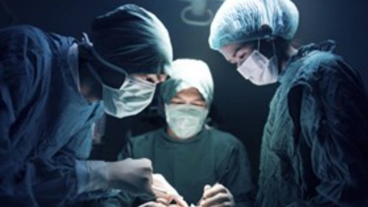 Se inyectaba aceite de motor para alargarse el pene y le salió un tumor