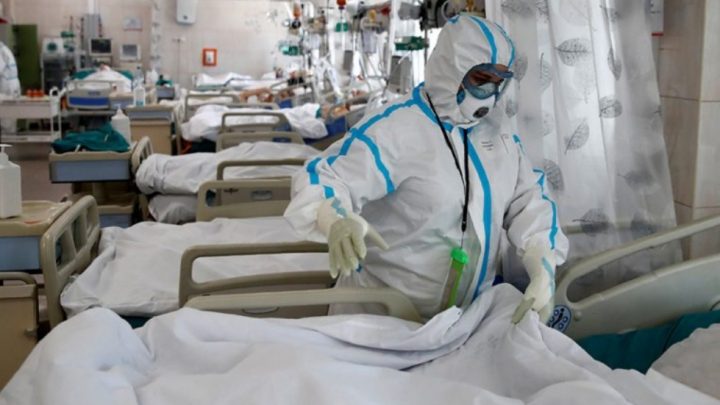 Dos médicos fallecieron por Covid-19 sin ser vacunados