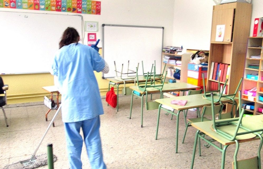Gobierno terceriza la limpieza en escuelas por más de 270 bajas de Pomys