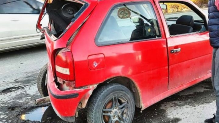 Paro en un semaforo, lo chocaron y huyeron en Ushuaia