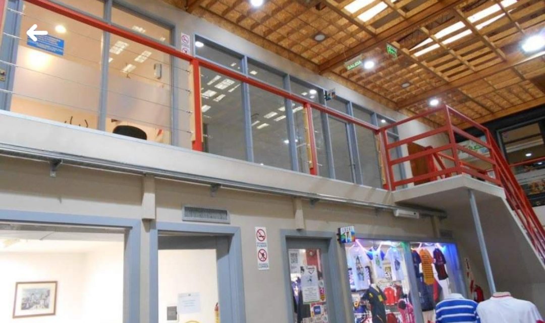 Una nena de 6 años se cayó del primer piso de una galería comercial en Río Grande Una nena de 6 años se cayó del primer piso de una galería comercial en Río Grande